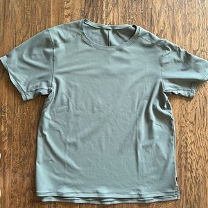 Lululemon Men's T-Shirt - dry fit - gray - Size Medium